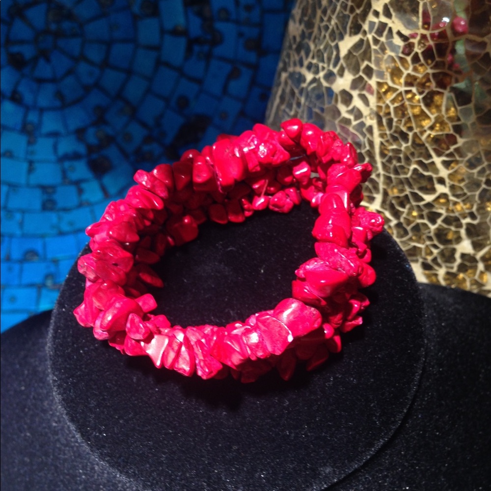 Red stretch bracelet 🌺 - Picture 3 of 4